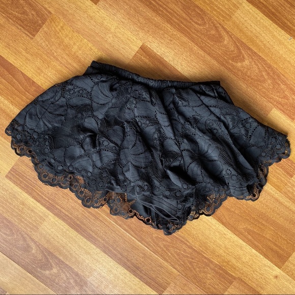 FLORAL SHORTS/SKORT - Picture 4 of 5